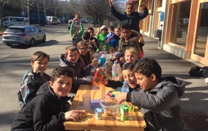 Les -09, -11 filles et garçons à la pause du repas 